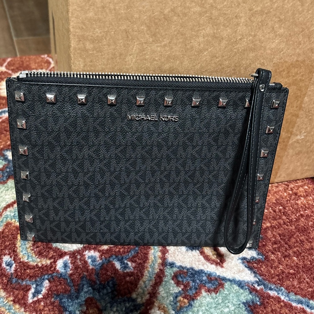 Brand new Michael Kors Jet Set Travel XL studded Top Zip Clutch Wristlet